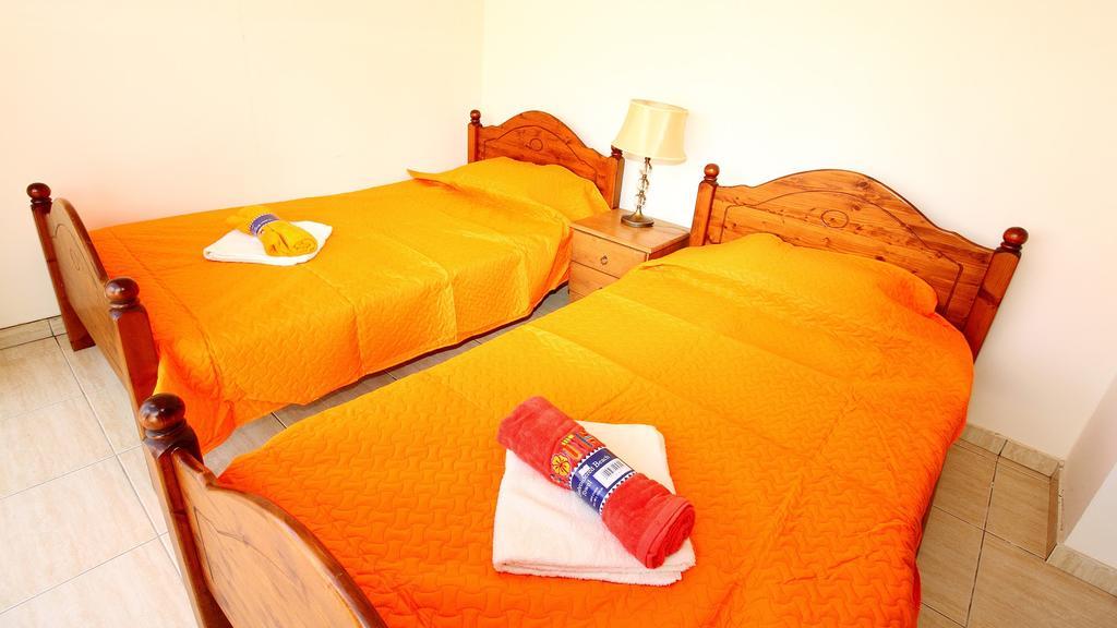 Panikos Beach Apartment I Larnaca Exterior photo